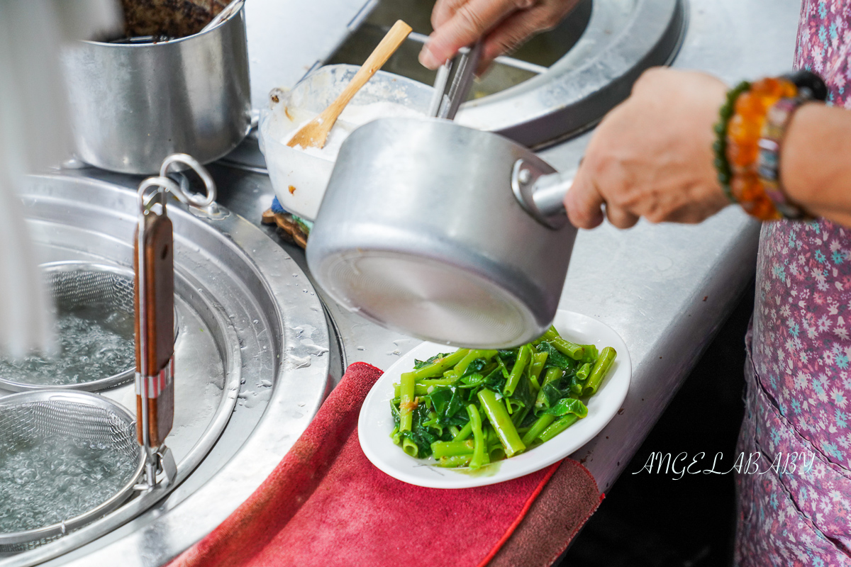 台中東區｜巷仔內控肉飯『嘉鄉味爌肉飯 』10元筍湯喝到飽 @梅格(Angelababy)享樂日記