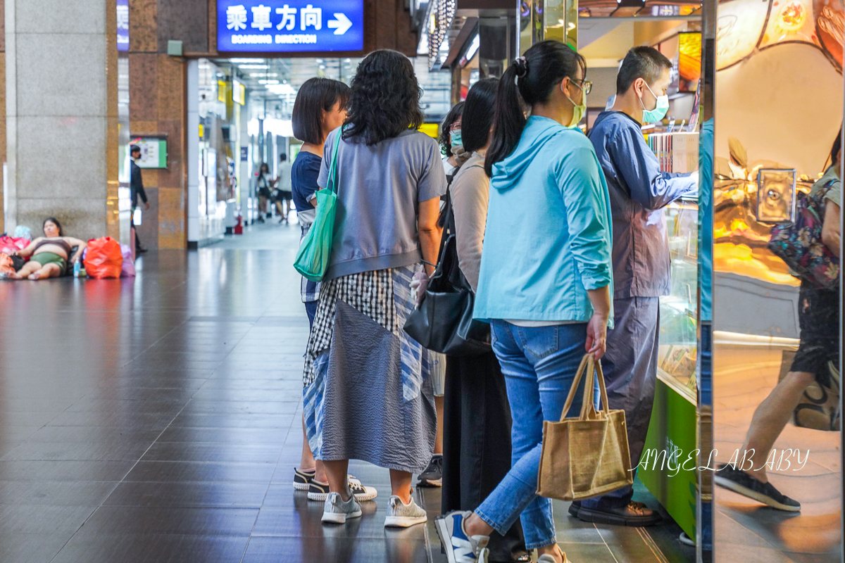 台北車站美食、伴手禮『貓茶町微風台北車站店』中秋月餅預購優惠、黑金紅土鴨蛋蛋黃酥、包種茶奶油酥餅、鐵定平安 @梅格(Angelababy)享樂日記