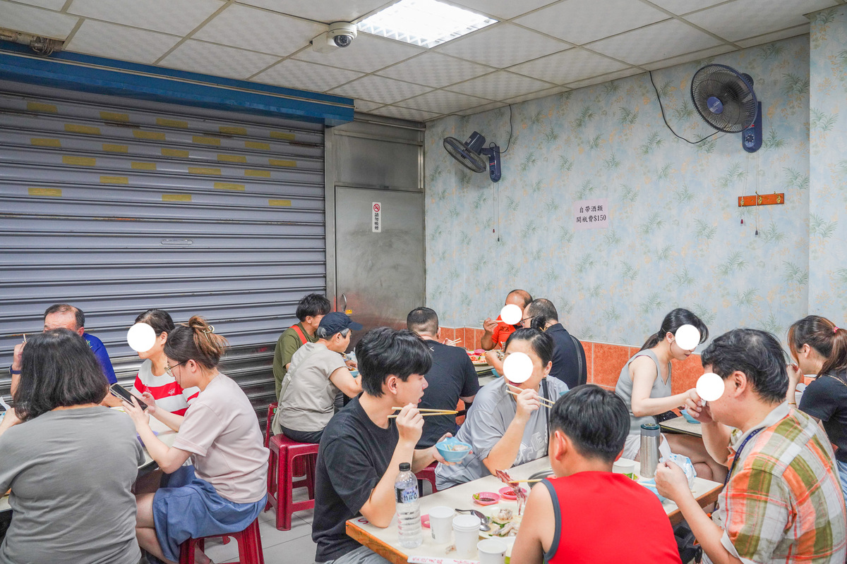 基隆生魚片「榮生魚片」海產店、超便宜大盤生魚片只要300元起 @梅格(Angelababy)享樂日記