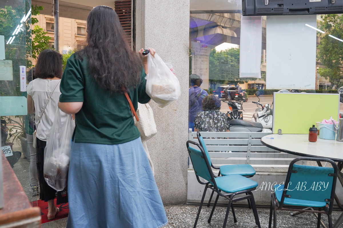 台中美食『清真恩德元餃子館』菜單、台中南屯站爆料牛肉鍋、水餃推薦 @梅格(Angelababy)享樂日記