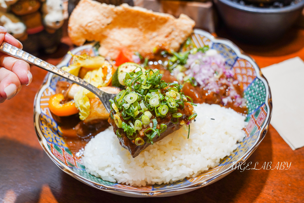 西門美食『艋舺咖喱 MongaCurry』菜單、隱藏版超肉量熟成咖哩、加飯加醬免費 @梅格(Angelababy)享樂日記