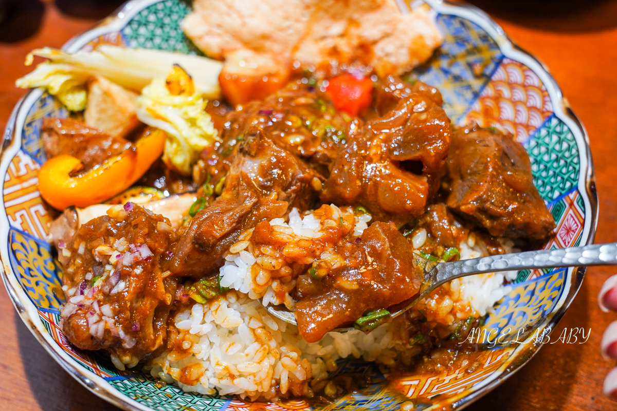 西門美食『艋舺咖喱 MongaCurry』菜單、隱藏版超肉量熟成咖哩、加飯加醬免費 @梅格(Angelababy)享樂日記