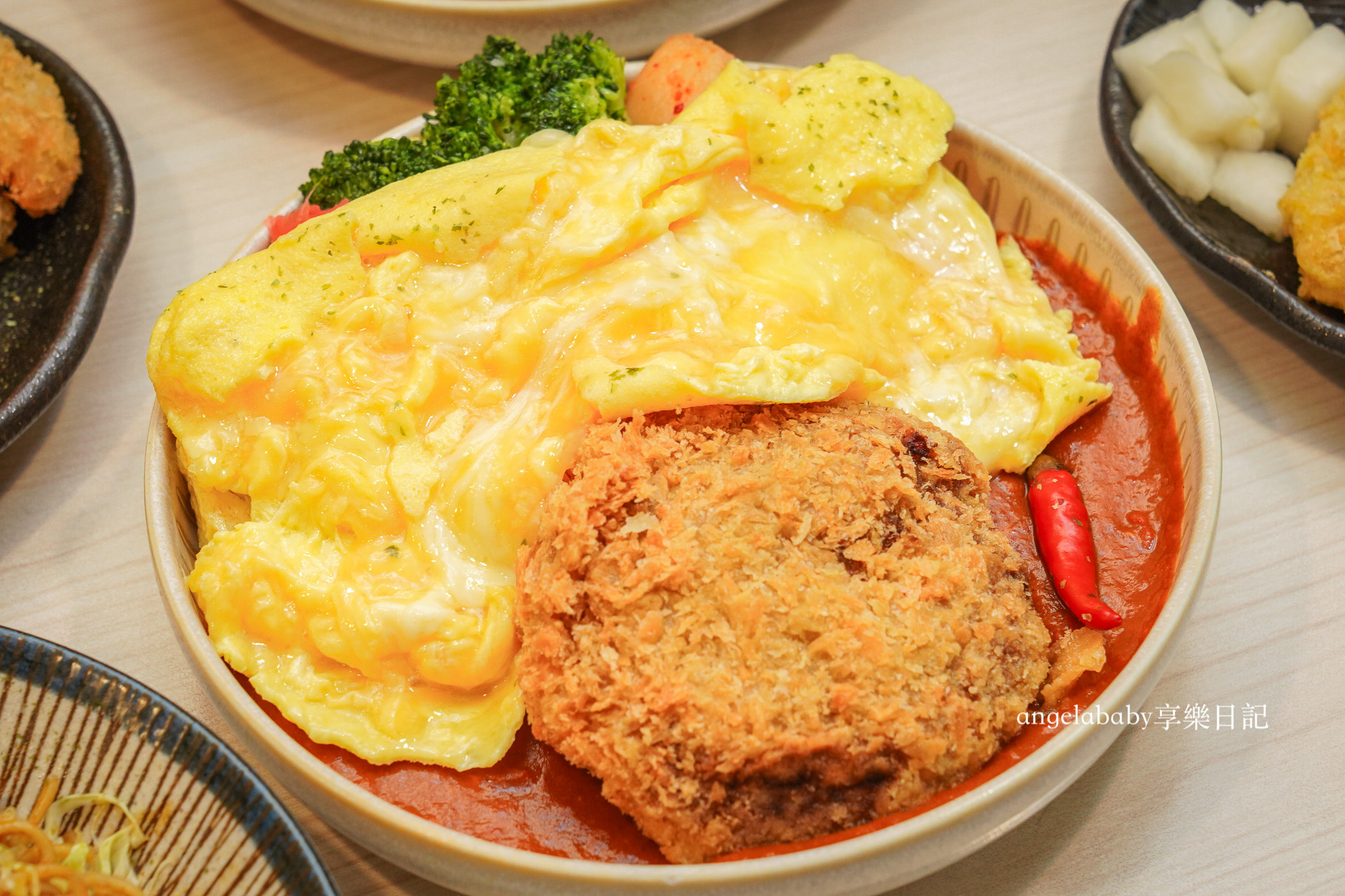 新莊美食『喜歡咖哩-炸物本舖』免費加醬加飯、台北最強炸牛肉漢堡排、激辛熟成咖哩 @梅格(Angelababy)享樂日記