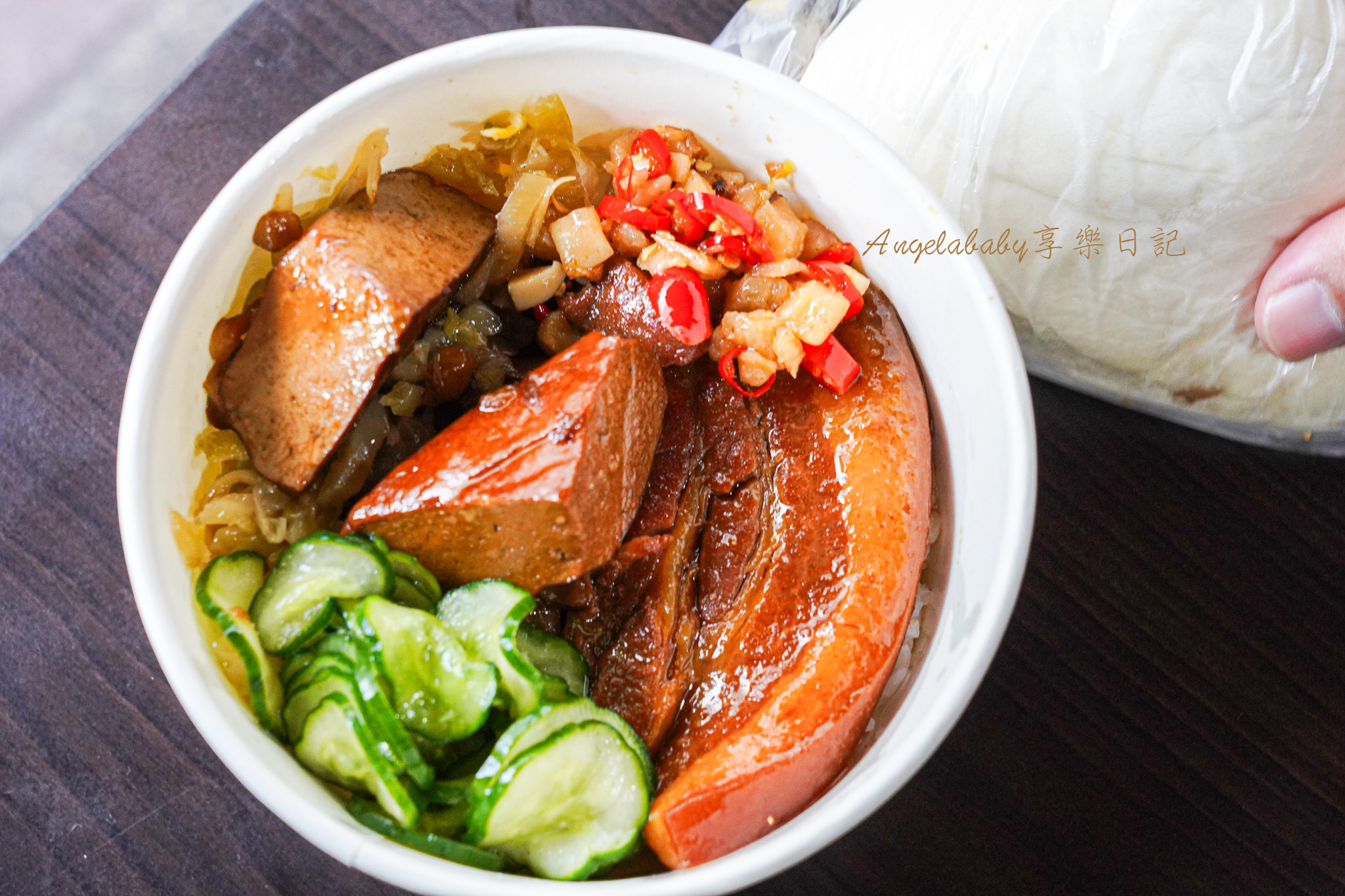 萬華美食『一甲子餐飲』祖師廟焢肉飯、刈包、最新價格、必比登推薦銷魂控肉飯 @梅格(Angelababy)享樂日記