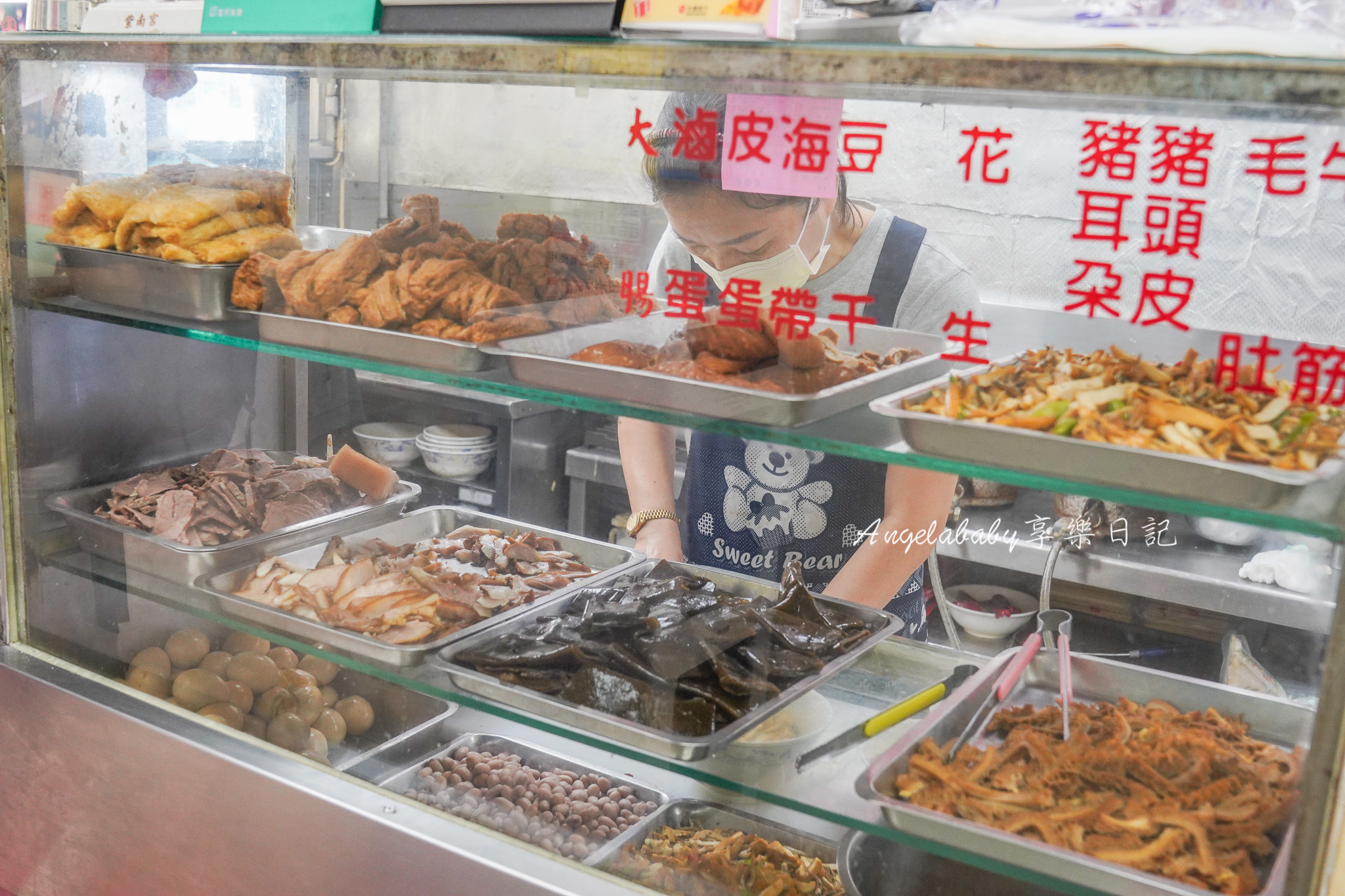 萬華美食『正杰牛肉麵』好吃大塊的便宜紅燒牛肉麵推薦、免費紅茶喝到飽 @梅格(Angelababy)享樂日記