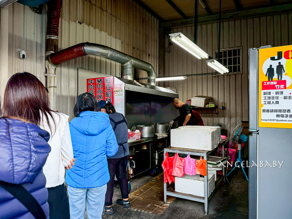苗栗竹南美食『曾記餡餅』巨無霸1.5拳頭大的酥脆爆料餡餅、韭菜辣椒脆皮餡餅、頭份下午茶、頭份排隊美食 @梅格(Angelababy)享樂日記