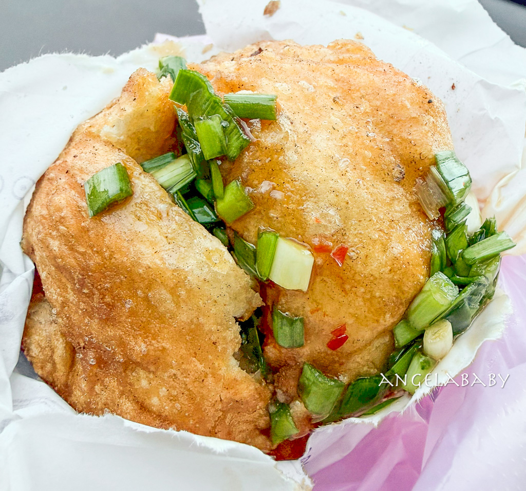 苗栗竹南美食『曾記餡餅』巨無霸1.5拳頭大的酥脆爆料餡餅、韭菜辣椒脆皮餡餅、頭份下午茶、頭份排隊美食 @梅格(Angelababy)享樂日記