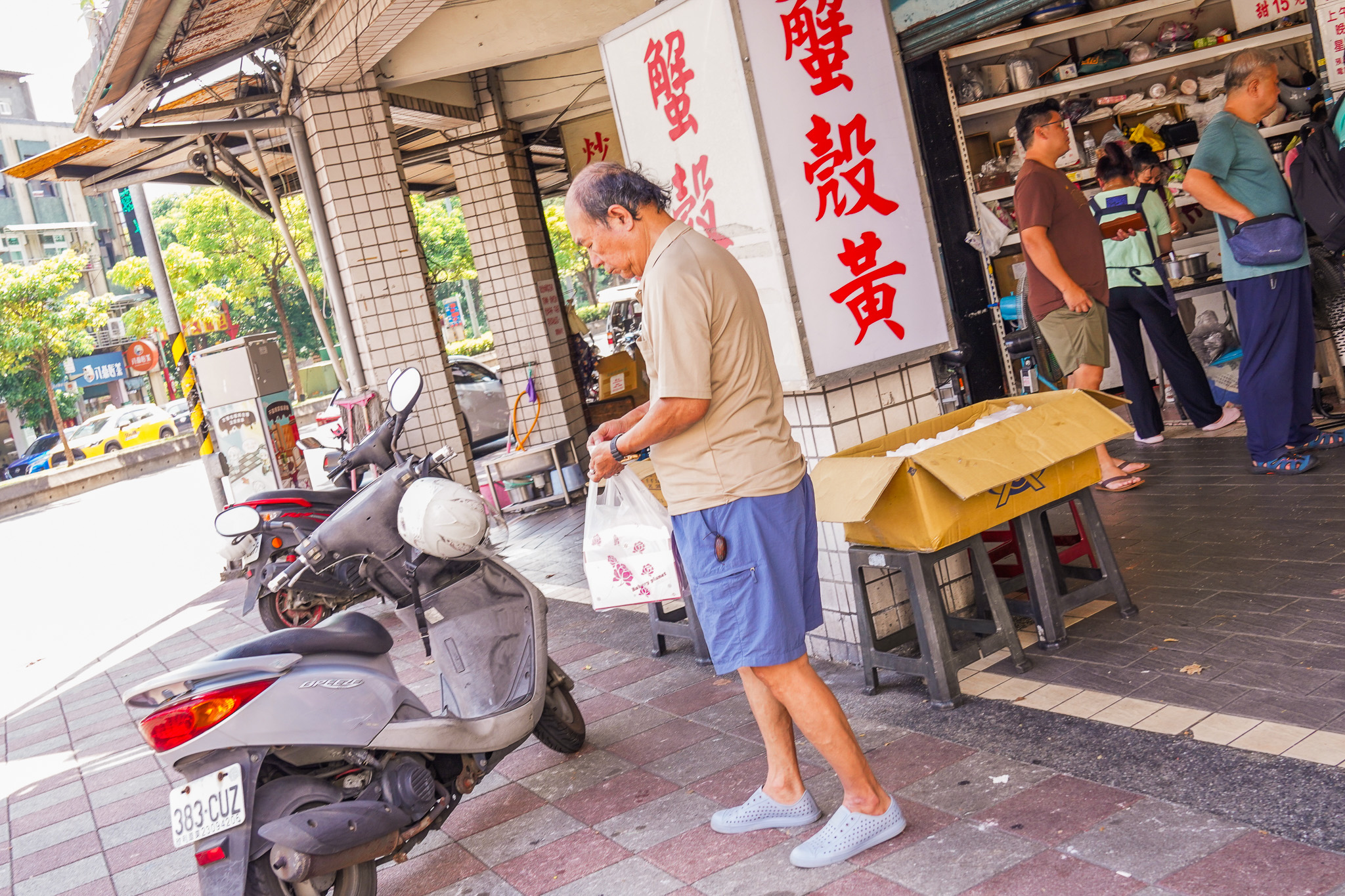 台北最強蟹殼黃『萬大蟹殼黃碳烤燒餅店』一顆15元～出爐就秒殺 @梅格(Angelababy)享樂日記