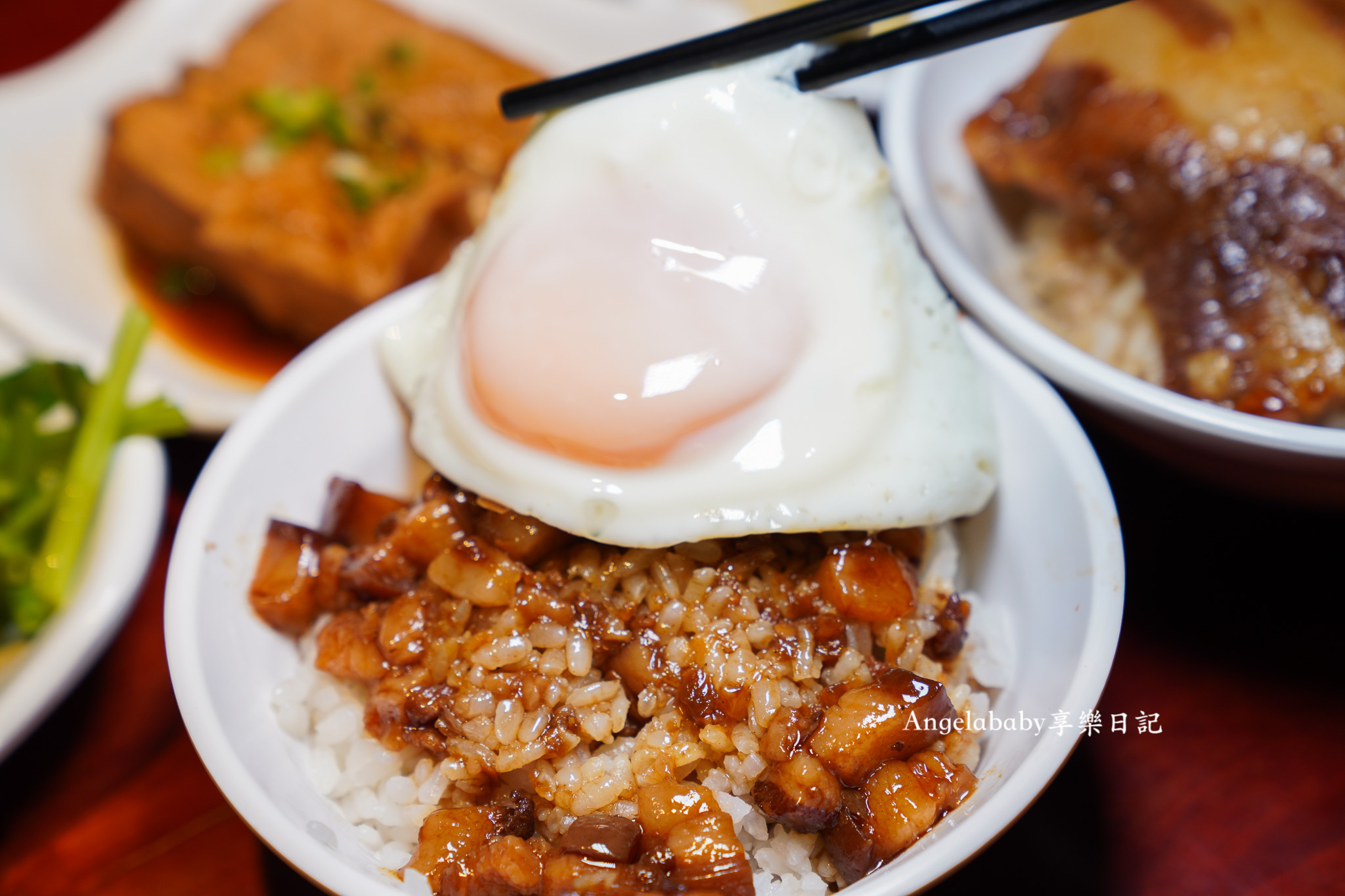 台北車站、華陰街美食『大稻埕魯肉飯』菜單、銷魂半熟蛋滷肉飯 @梅格(Angelababy)享樂日記