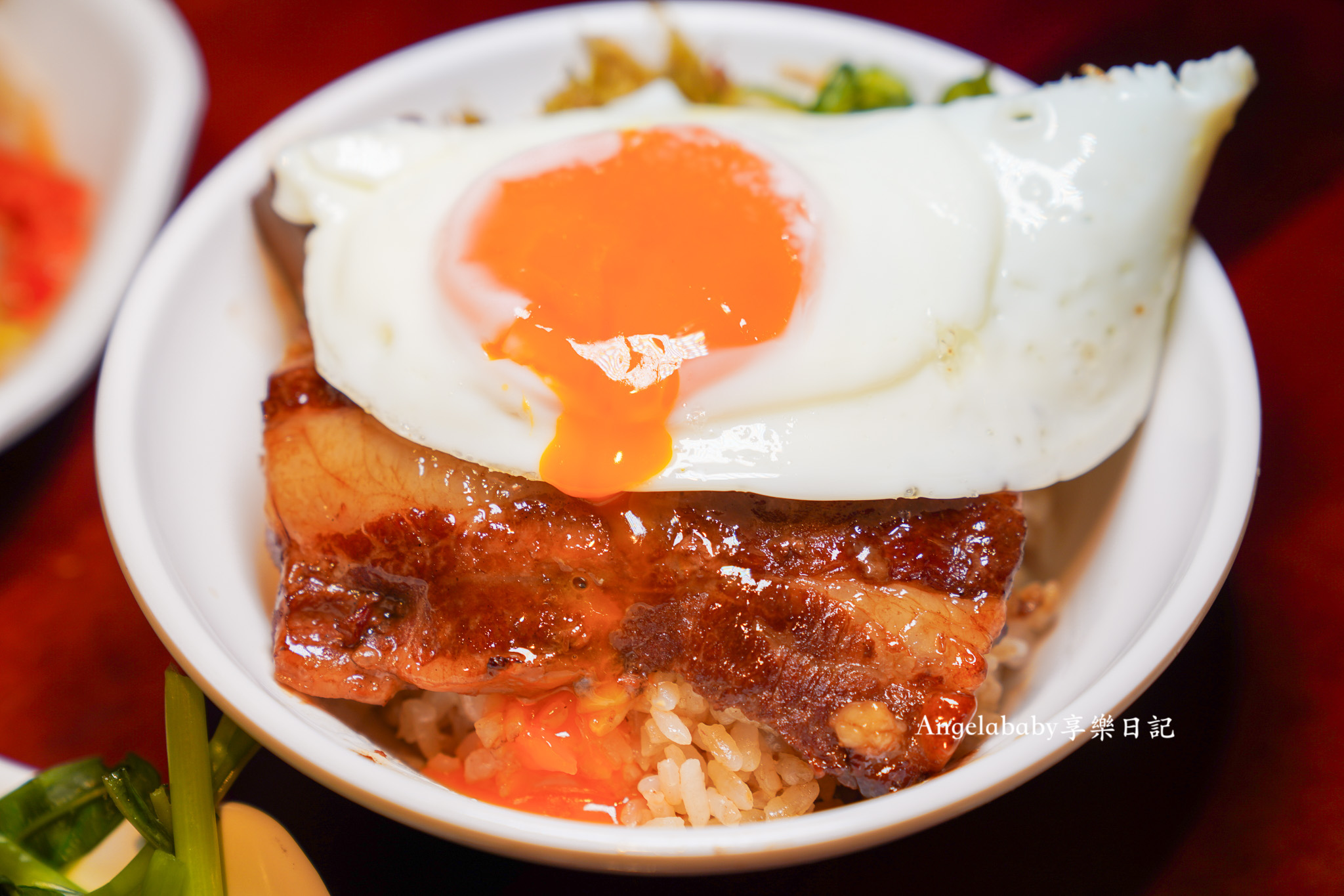 台北車站、華陰街美食『大稻埕魯肉飯』菜單、銷魂半熟蛋滷肉飯 @梅格(Angelababy)享樂日記