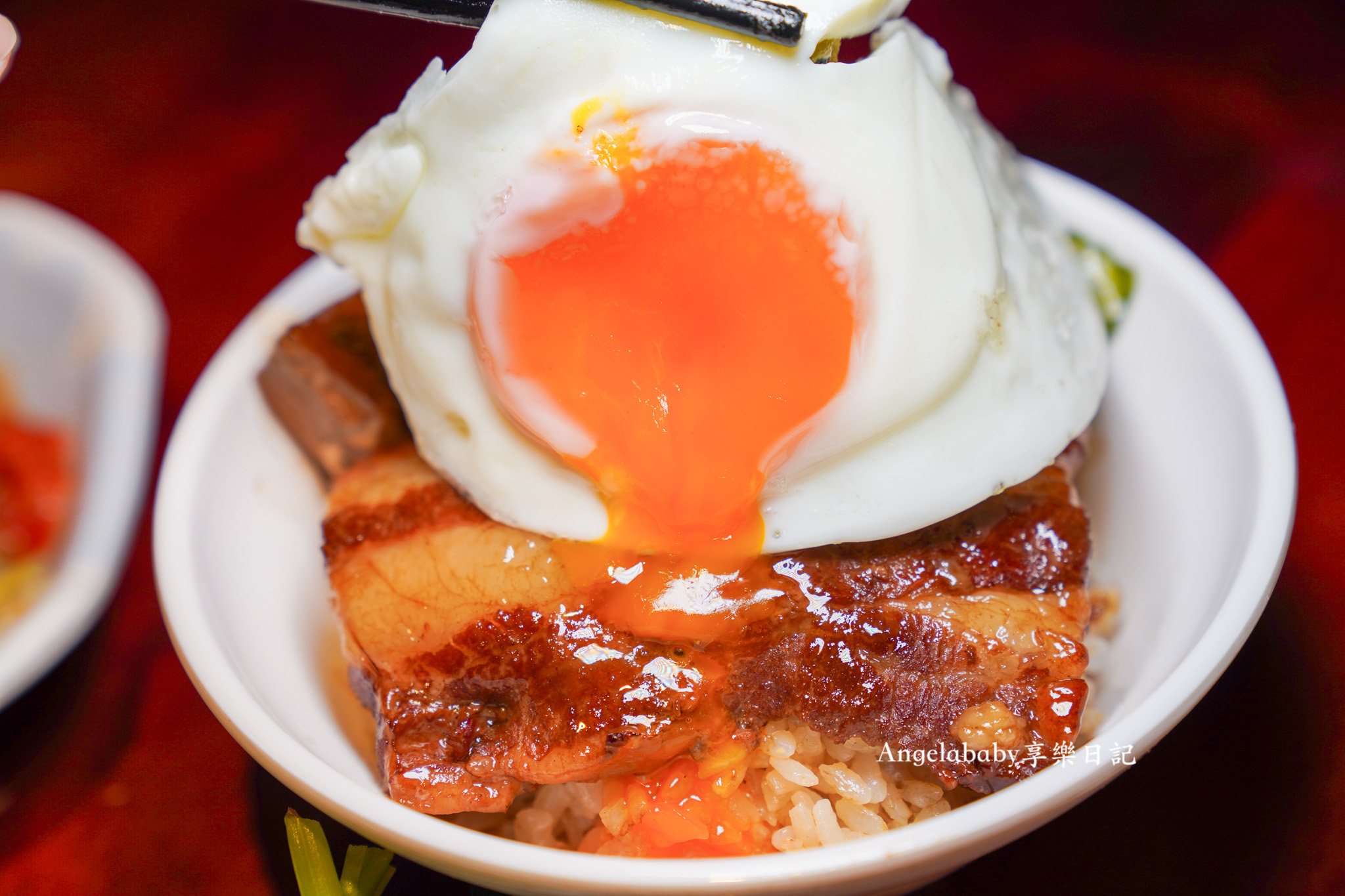 台北車站、華陰街美食『大稻埕魯肉飯』菜單、銷魂半熟蛋滷肉飯 @梅格(Angelababy)享樂日記