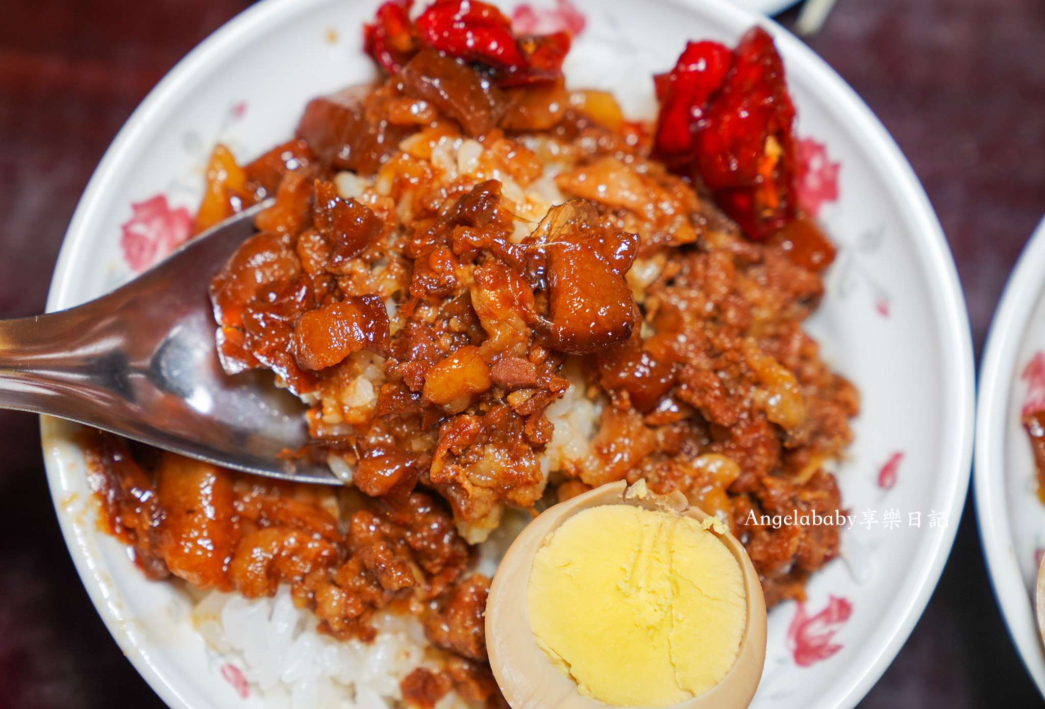 新莊滷肉飯『阿峰魯肉飯』都市傳說的神秘滷肉飯、一天只開3.5小時 @梅格(Angelababy)享樂日記