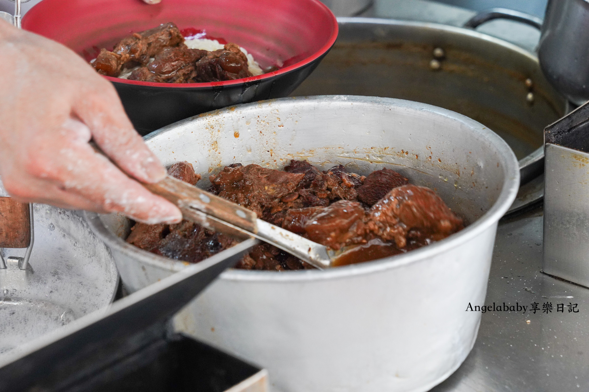 新店美食『58牛肉麵』巨無霸牛小排麵、輕軌安康站美食推薦 @梅格(Angelababy)享樂日記