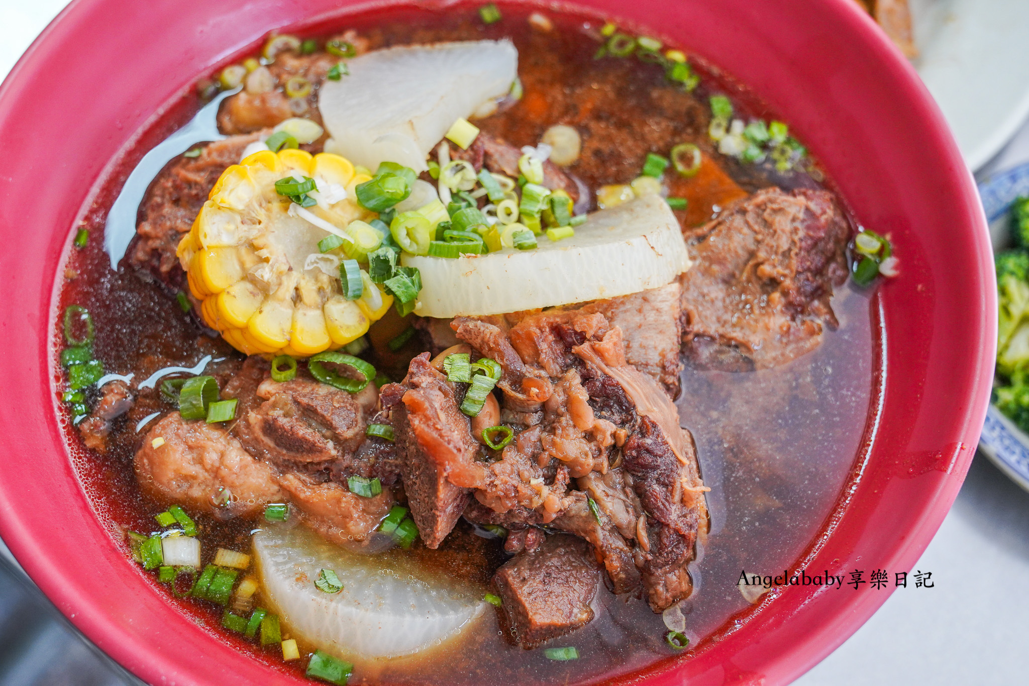 新店美食『58牛肉麵』巨無霸牛小排麵、輕軌安康站美食推薦 @梅格(Angelababy)享樂日記