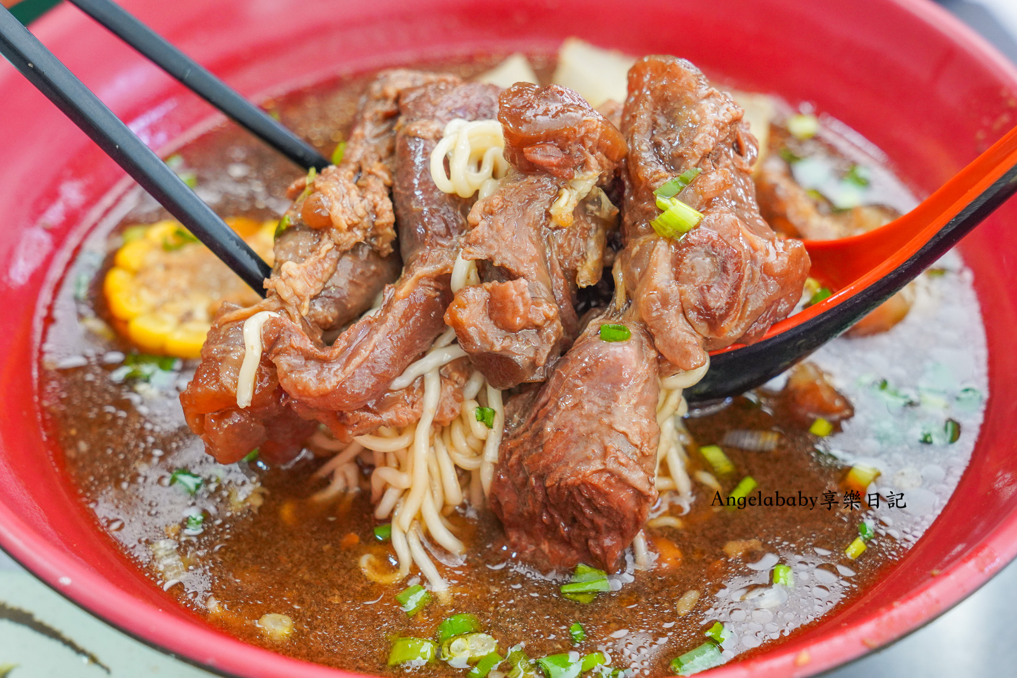 新店美食『58牛肉麵』巨無霸牛小排麵、輕軌安康站美食推薦 @梅格(Angelababy)享樂日記