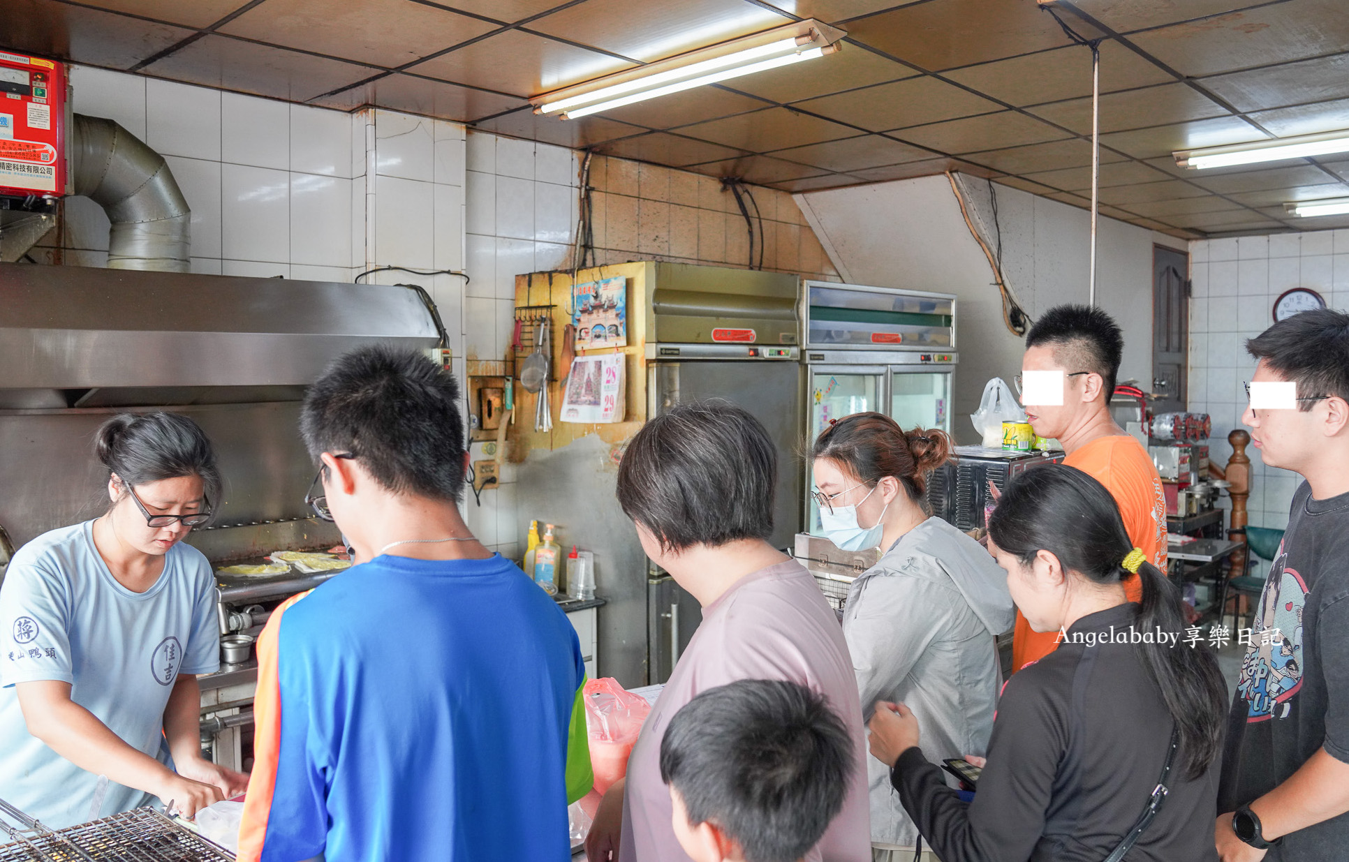 東港必吃『佳吉碳烤饅頭』一顆20塊的純炭火烤饅頭 @梅格(Angelababy)享樂日記