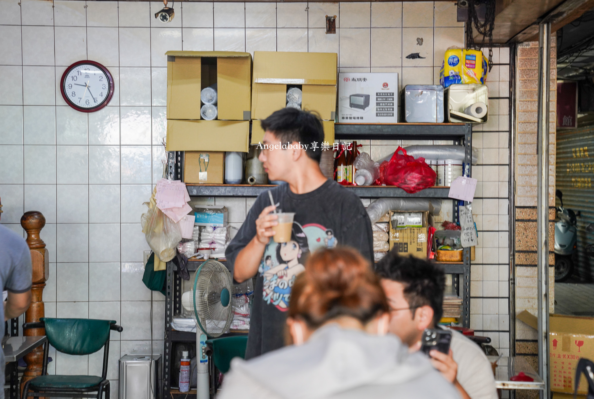 東港必吃『佳吉碳烤饅頭』一顆20塊的純炭火烤饅頭 @梅格(Angelababy)享樂日記