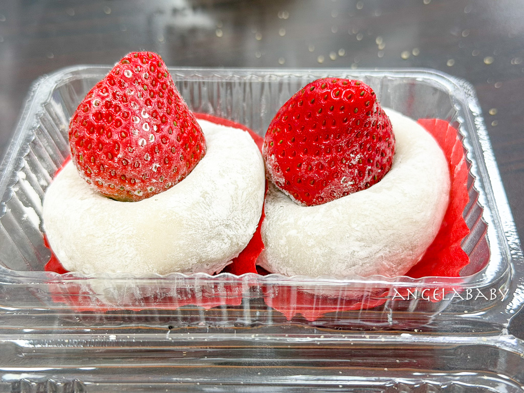 行天宮站必吃『不老客家傳統麻糬』巨無霸麻糬只要12元、行天宮排隊美食、草莓大福 @梅格(Angelababy)享樂日記