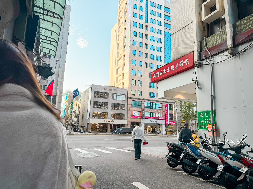 行天宮站必吃『不老客家傳統麻糬』巨無霸麻糬只要12元、行天宮排隊美食、草莓大福 @梅格(Angelababy)享樂日記