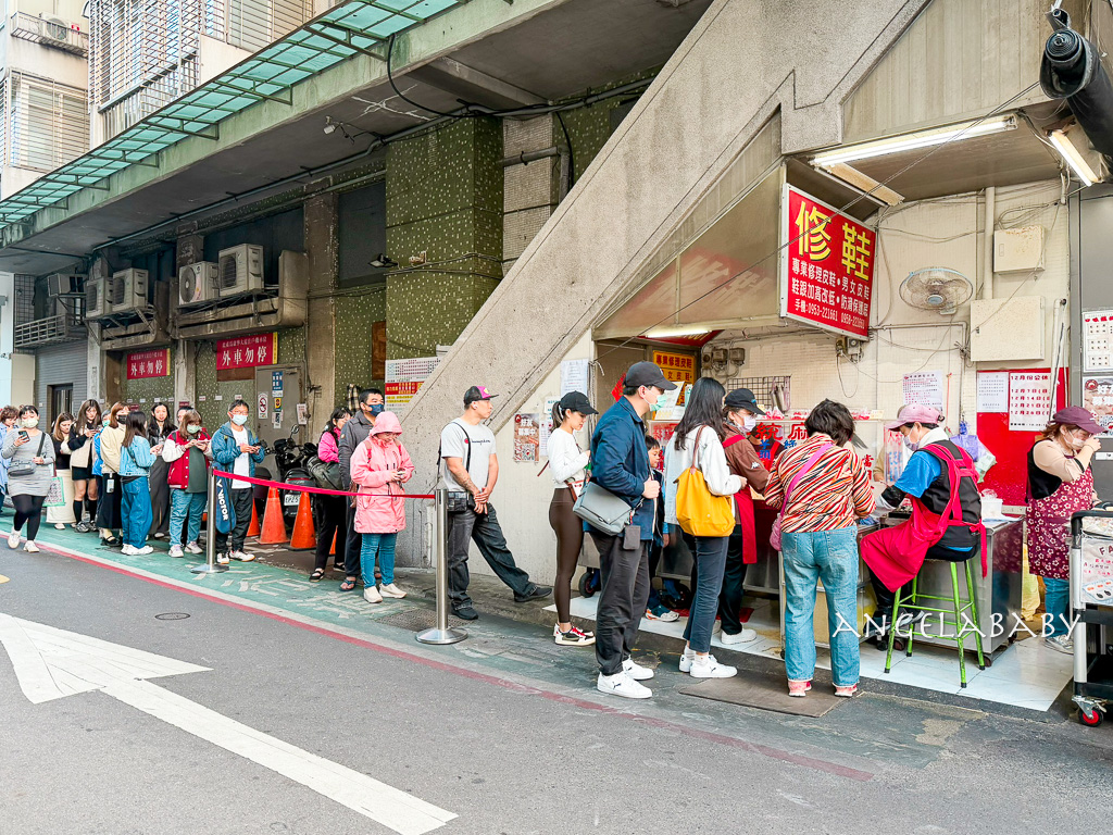 行天宮站必吃『不老客家傳統麻糬』巨無霸麻糬只要12元、行天宮排隊美食、草莓大福 @梅格(Angelababy)享樂日記