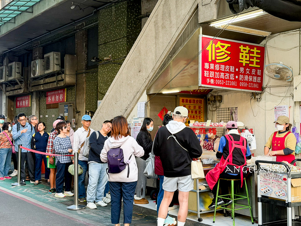 行天宮站必吃『不老客家傳統麻糬』巨無霸麻糬只要12元、行天宮排隊美食、草莓大福 @梅格(Angelababy)享樂日記