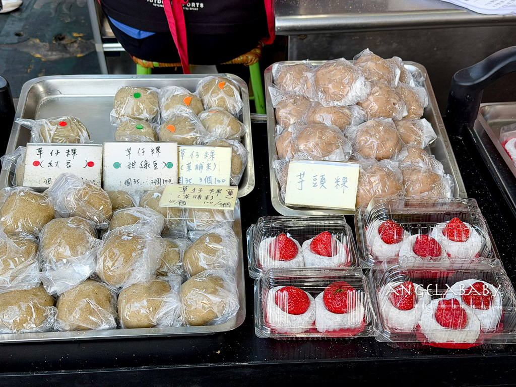 行天宮站必吃『不老客家傳統麻糬』巨無霸麻糬只要12元、行天宮排隊美食、草莓大福 @梅格(Angelababy)享樂日記