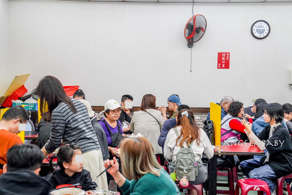 三峽老街美食『河南砂鍋手工扯麵』巨無霸彈牙手工麵、招牌最濃醇的蕃茄蛋麵 @梅格(Angelababy)享樂日記