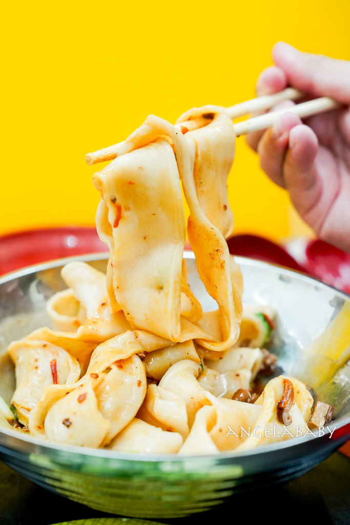 三峽老街美食『河南砂鍋手工扯麵』巨無霸彈牙手工麵、招牌最濃醇的蕃茄蛋麵 @梅格(Angelababy)享樂日記