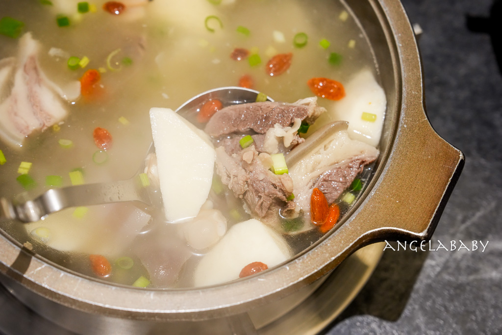 基隆火鍋｜湯頭清甜帶皮羊肉爐『福記蔬菜羊肉』價格、蔬菜羊肉爐推薦 @梅格(Angelababy)享樂日記
