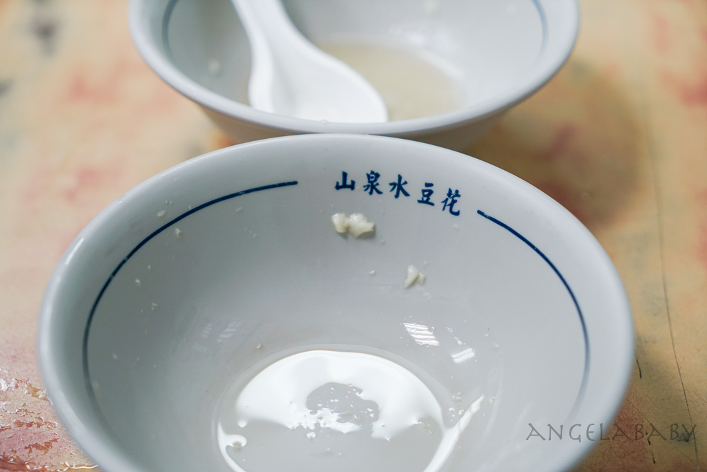 三峽老街美食『 山泉水豆花』排隊手工豆花通通35元、冬令限定薑汁豆花 @梅格(Angelababy)享樂日記