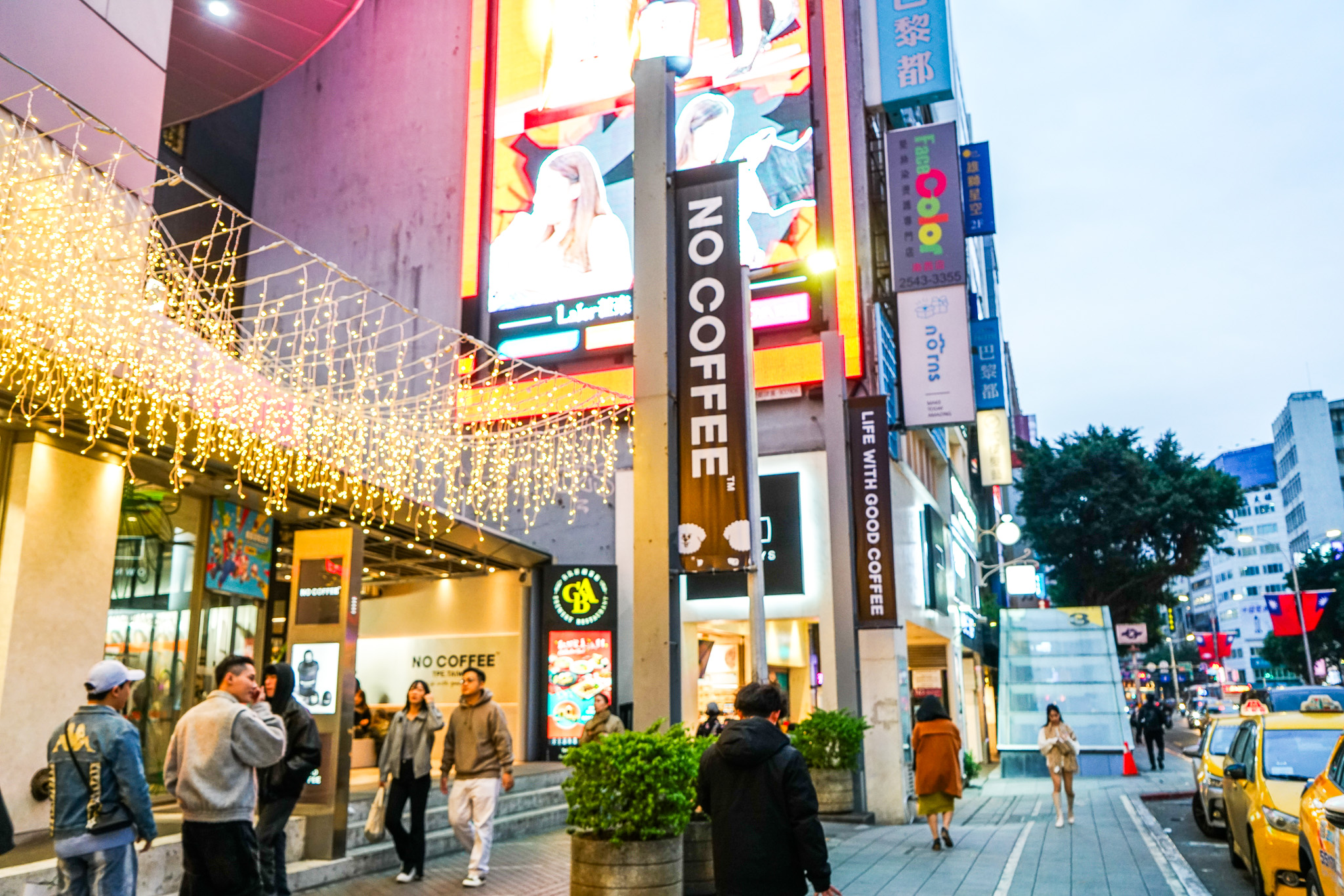 中山站新開幕『NO COFFEE』福岡必訪咖啡台灣首店、新光三越台北南西三館、開心果可頌、開心果奶蓋拿鐵 @梅格(Angelababy)享樂日記