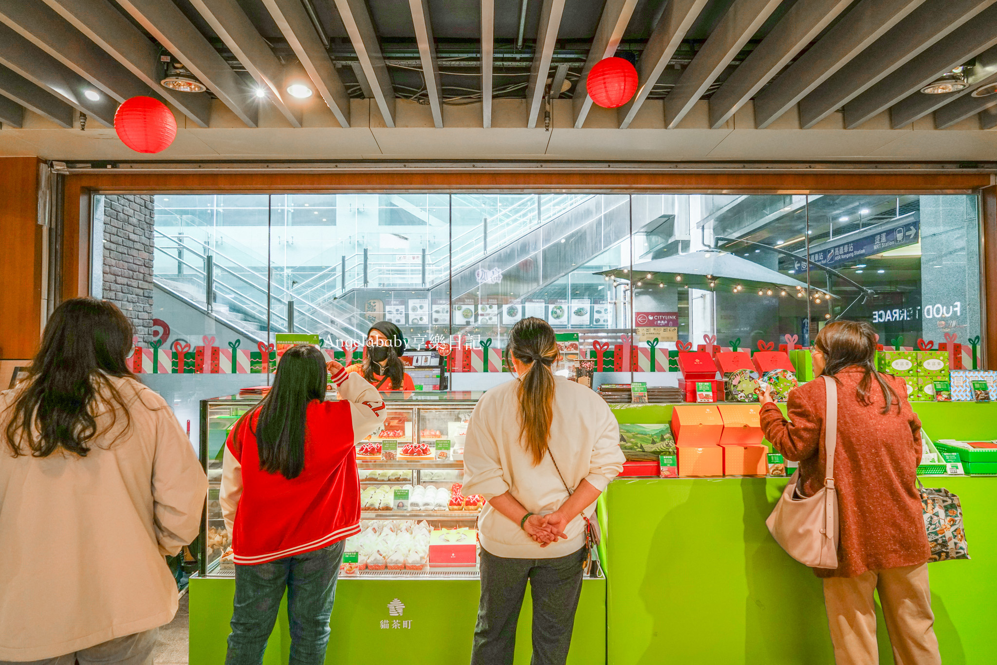 南港車站必吃甜點、伴手禮『貓茶町Global Mall 南港車站快閃櫃』草莓季草莓蛋糕、草莓千層、草莓大福 @梅格(Angelababy)享樂日記