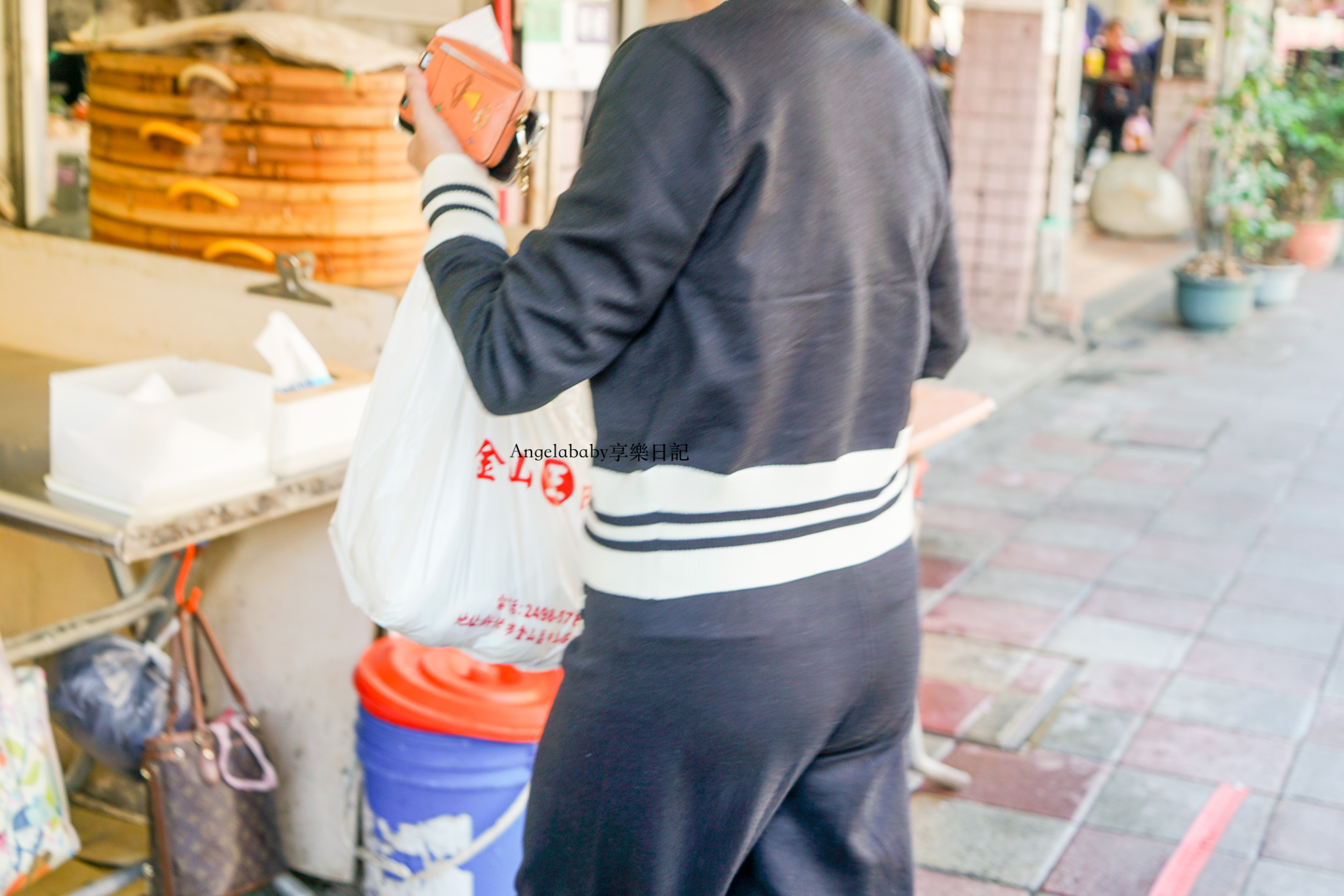 金山必吃『金山王肉包』在地熱賣30年的排隊美食、咬下去會噴汁的魯味肉包 @梅格(Angelababy)享樂日記