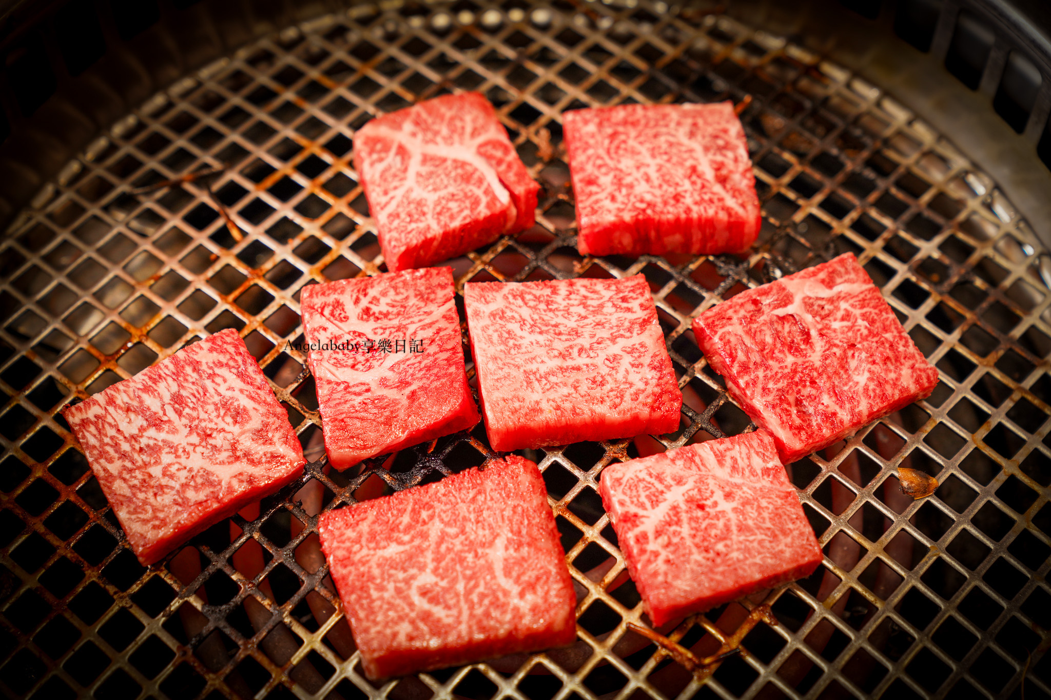 中和吃到飽『千兵衛日式燒肉/鍋物』食材最頂的燒肉火鍋吃到飽！帝王蟹松葉蟹、泰國蝦、日本A5和牛通通吃到飽、兒童友善餐廳、打卡啤酒無限暢飲 @梅格(Angelababy)享樂日記