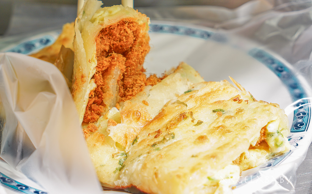三重酥皮蛋餅『上海蛋餅豆漿大王』手工揉麵的厚酥蛋餅、菜寮站美食 @梅格(Angelababy)享樂日記