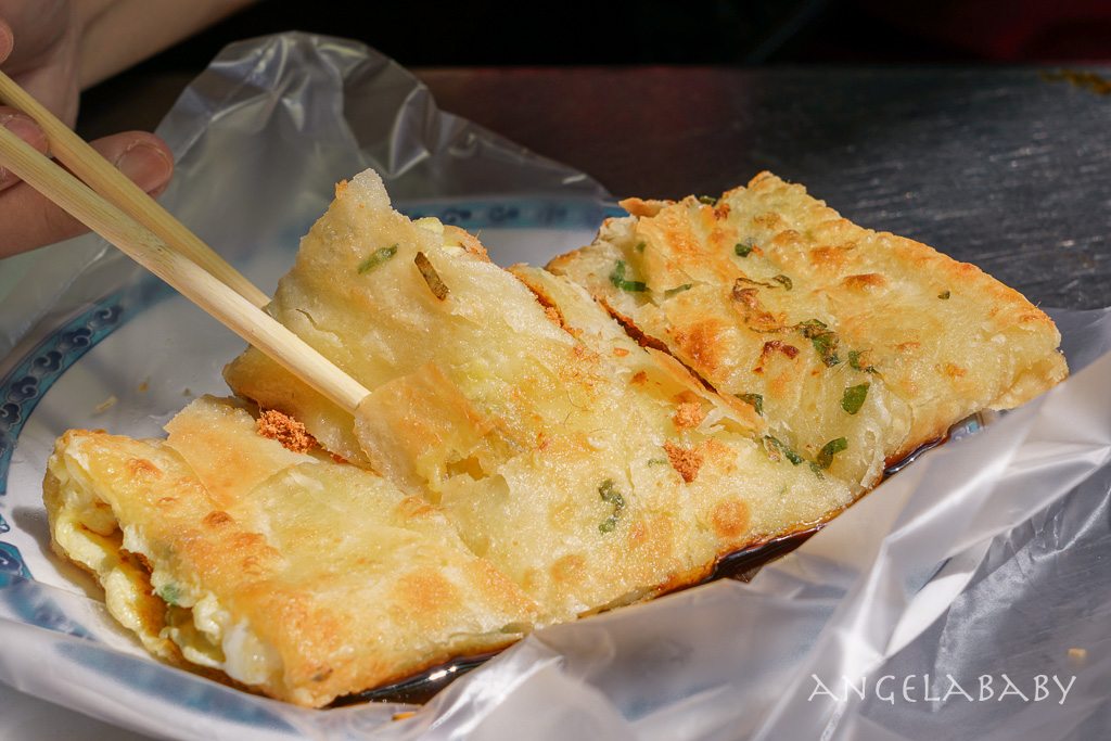 三重酥皮蛋餅『上海蛋餅豆漿大王』手工揉麵的厚酥蛋餅、菜寮站美食 @梅格(Angelababy)享樂日記