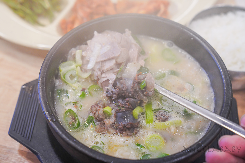 釜山札嘎其站24小時美食『密陽豬肉湯飯밀양순대돼지국밥 』Naver4.23豬肉湯飯、血腸湯 @梅格(Angelababy)享樂日記