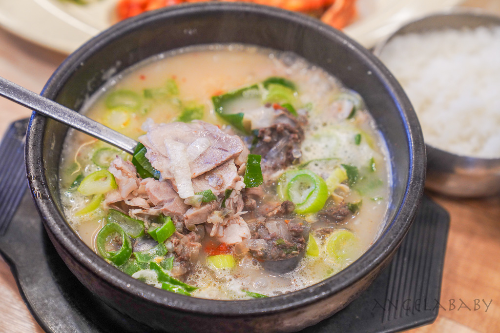 釜山札嘎其站24小時美食『密陽豬肉湯飯밀양순대돼지국밥 』Naver4.23豬肉湯飯、血腸湯 @梅格(Angelababy)享樂日記