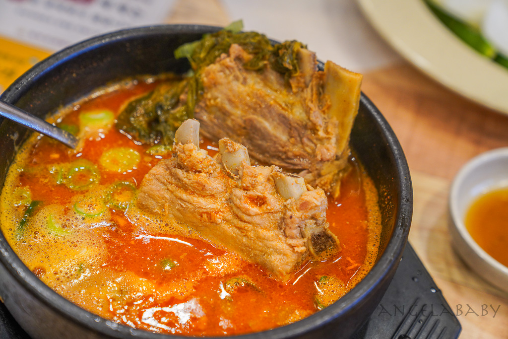 釜山札嘎其站24小時美食『密陽豬肉湯飯밀양순대돼지국밥 』Naver4.23豬肉湯飯、血腸湯 @梅格(Angelababy)享樂日記