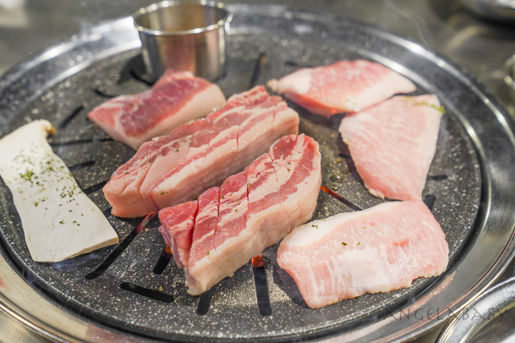 釜山札嘎其站烤五花肉推薦『Moreumjigi煤炭燒烤』南浦直營店、모름지기 연탄구이 남포직영점菜單 @梅格(Angelababy)享樂日記