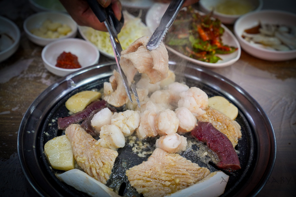 釜山札嘎其美食｜烤牛腸、內臟專賣店『대정양곱창』Naver4.57、釜山烤牛腸 @梅格(Angelababy)享樂日記