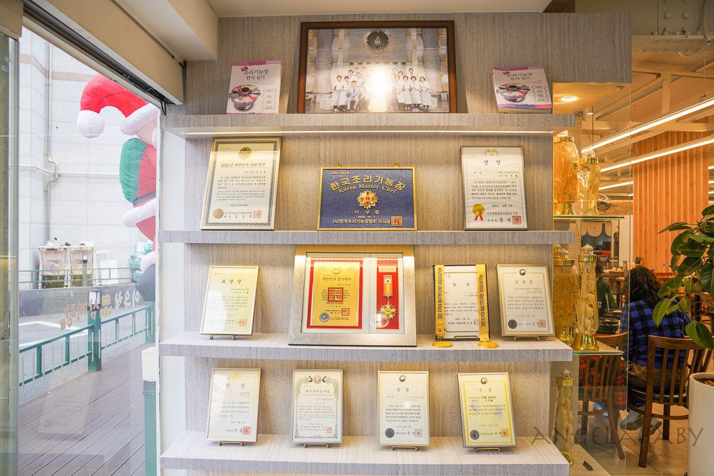 海雲台美食｜釜山鍋巴蔘雞湯『이우철한방누룽지삼계탕 해운대점』中洞站美食 @梅格(Angelababy)享樂日記