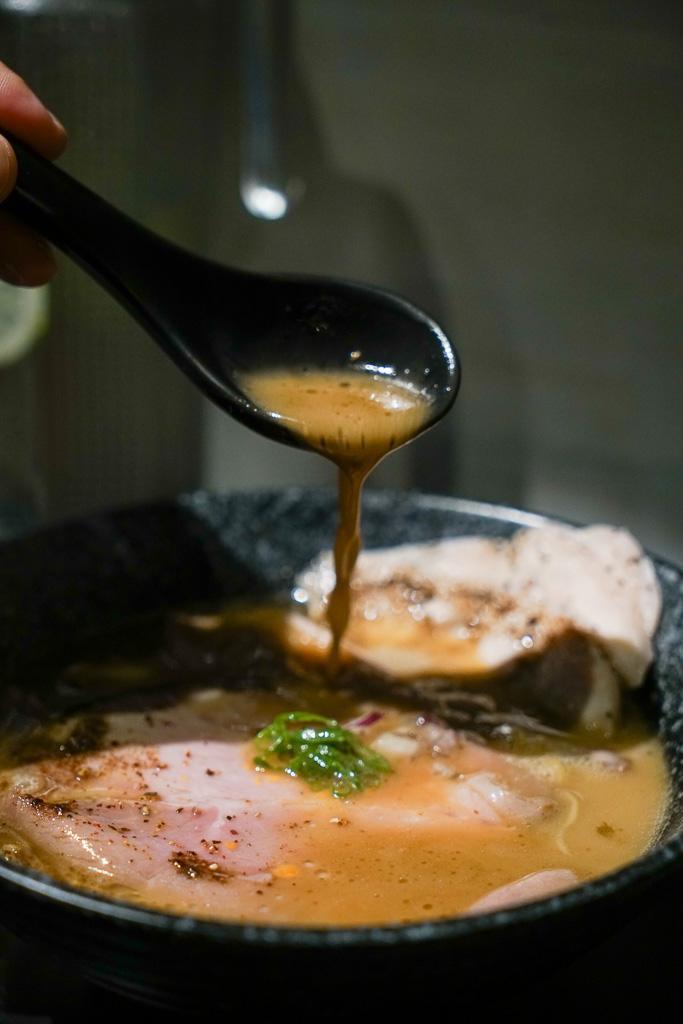 麒麟創作拉麵坊｜中山站最好吃的拉麵、濃郁白松露雞魚貝拉麵～免費加湯加麵！ @梅格(Angelababy)享樂日記