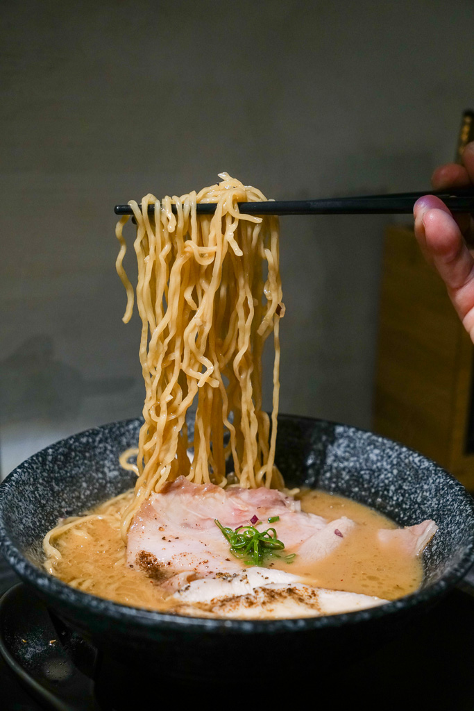 麒麟創作拉麵坊｜中山站最好吃的拉麵、濃郁白松露雞魚貝拉麵～免費加湯加麵！ @梅格(Angelababy)享樂日記