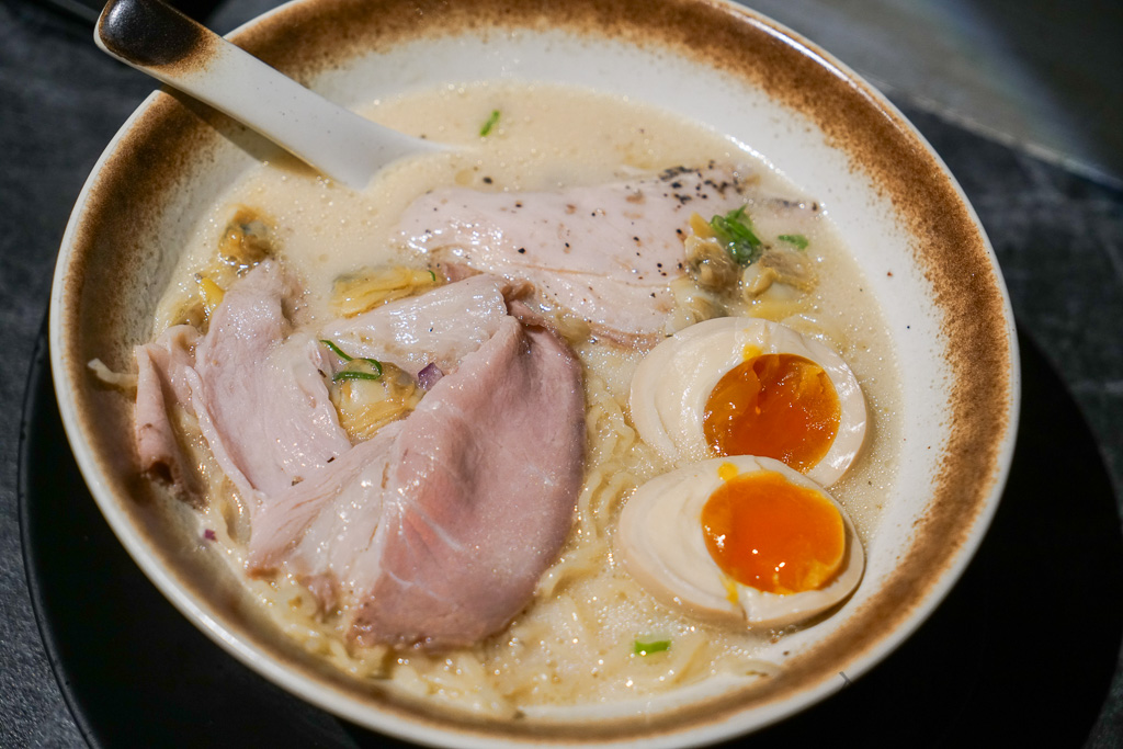 麒麟創作拉麵坊｜中山站最好吃的拉麵、濃郁白松露雞魚貝拉麵～免費加湯加麵！ @梅格(Angelababy)享樂日記