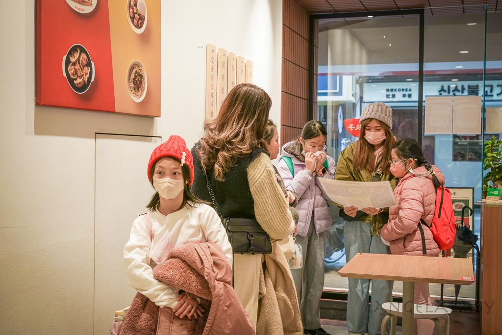 士林美食『屋伴餃子』菜單、台北隱藏版皮蛋肉末辣伴麵、日式煎餃 @梅格(Angelababy)享樂日記
