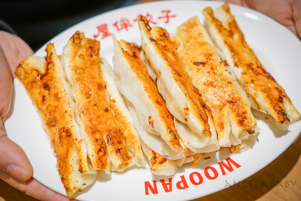 士林美食『屋伴餃子』菜單、台北隱藏版皮蛋肉末辣伴麵、日式煎餃 @梅格(Angelababy)享樂日記
