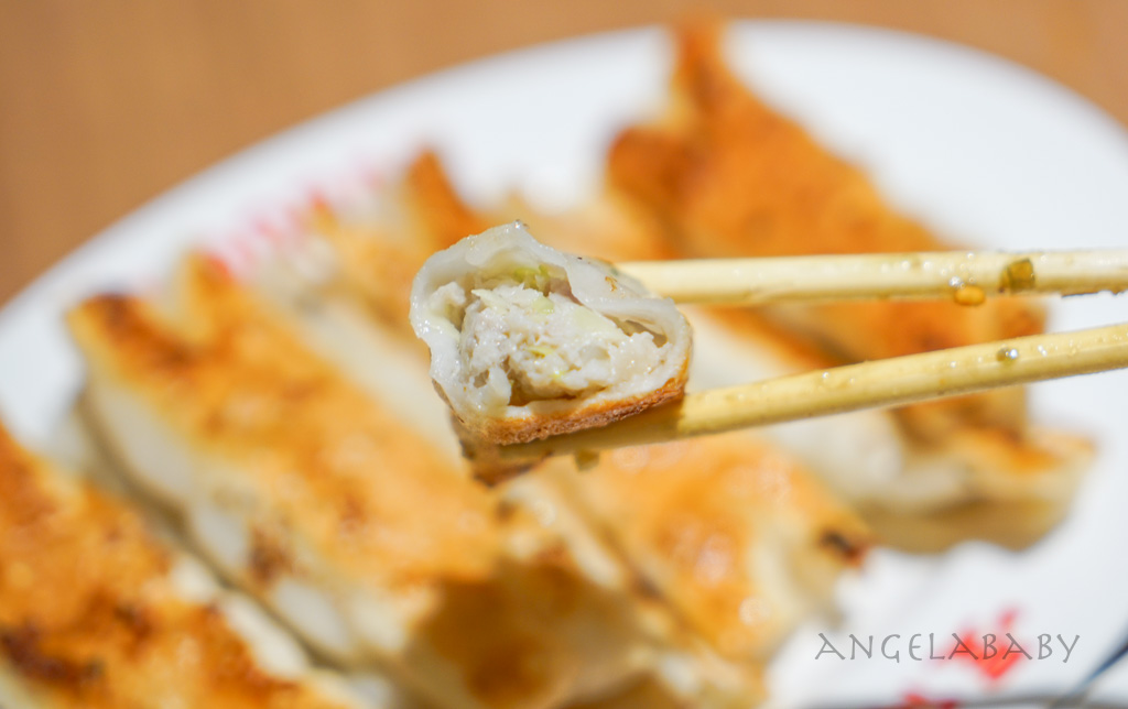 士林美食『屋伴餃子』菜單、台北隱藏版皮蛋肉末辣伴麵、日式煎餃 @梅格(Angelababy)享樂日記