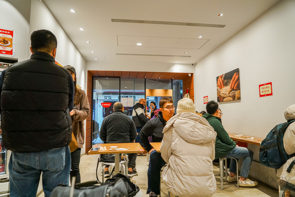 士林美食『屋伴餃子』菜單、台北隱藏版皮蛋肉末辣伴麵、日式煎餃 @梅格(Angelababy)享樂日記