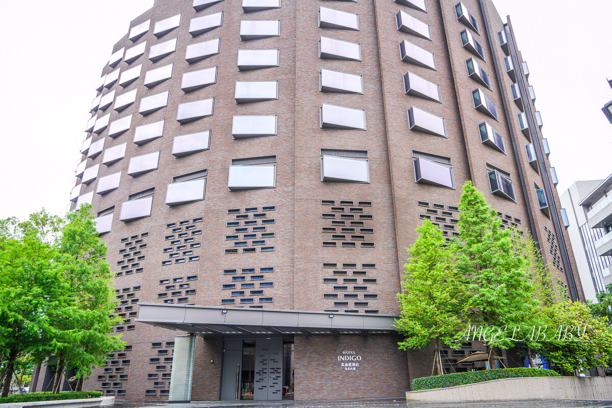 全台唯一泰式海鮮自助餐廳「泰市場」用餐優惠、吃得到曼谷火車夜市最夯美食的巨無霸火山排骨 @梅格(Angelababy)享樂日記